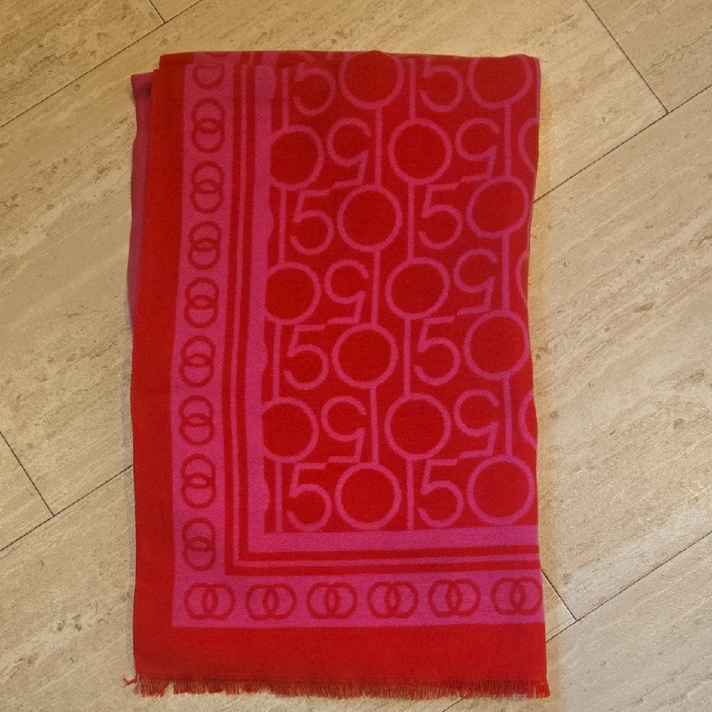 New Bloomingdale's Limited Edition Red/Pink 150'th Anniversary Patterned Scarf